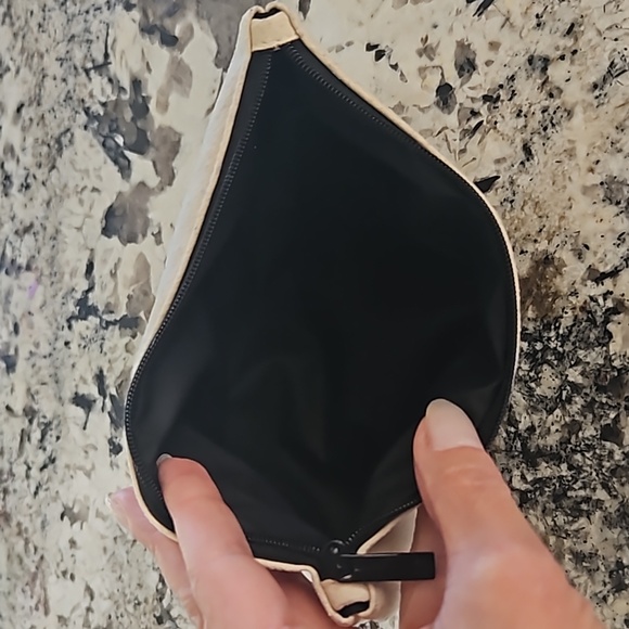 Chanel, Les Beiges cosmetic pouch - Picture 4 of 8